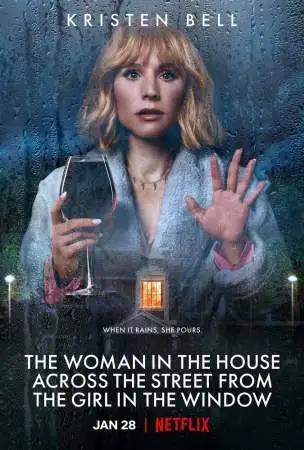 Женщина в доме напротив девушки в окне онлайн